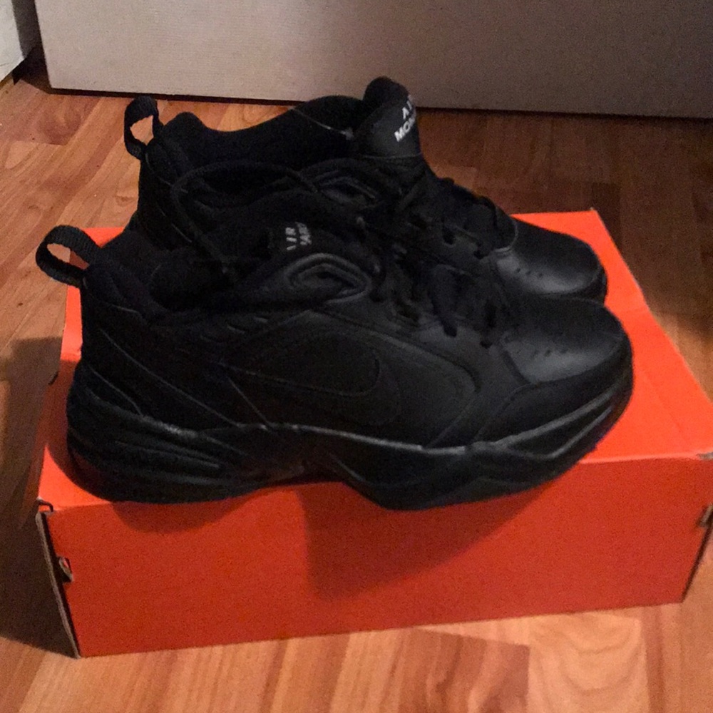 Men’s Nike shoes NWT size 7